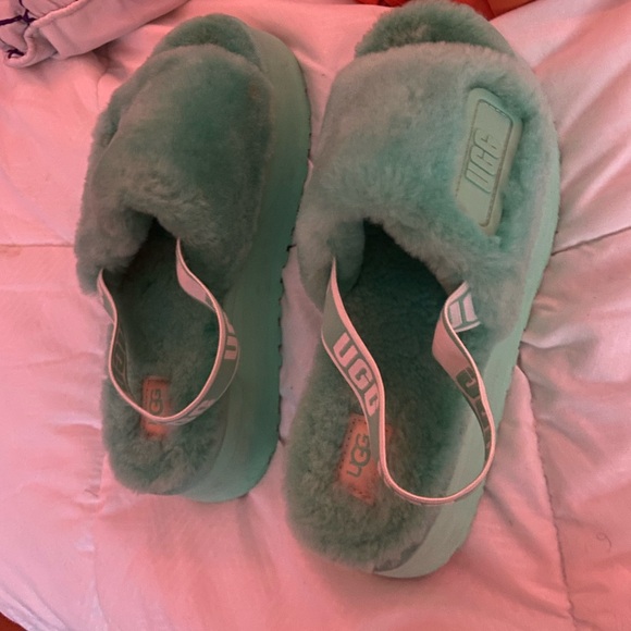 uggs slide slipper / 7.5 or 8 / never worn - Picture 2 of 3